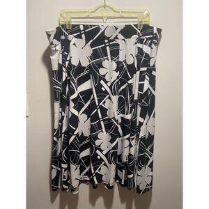 NWT Lane Bryant Black & White Floral Abstract Skirt - Size 18/20
